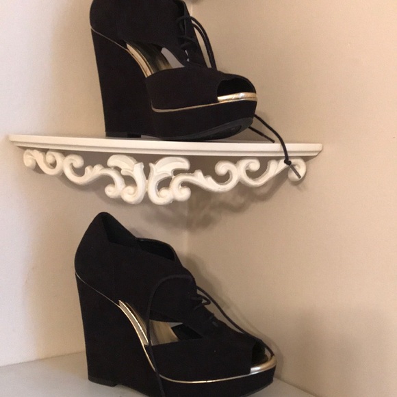 Shoes - Eva $ Zoe wedge shoe